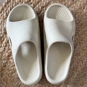 CROCS Classic White Slide Sandals